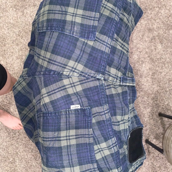 SKINNY LEVI’s 33x32 GREEN AND BLUE PLAID
RARE - Picture 6 of 7